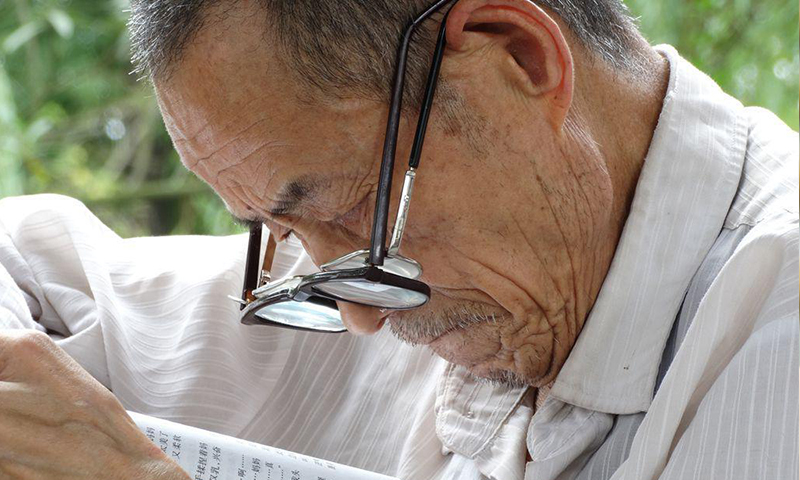 選配老花鏡掌握六個(gè)關(guān)鍵點(diǎn)，佩戴舒適不頭暈